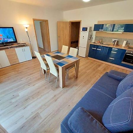 Moderni Apartman Horni Marsov - By Alka المظهر الخارجي الصورة