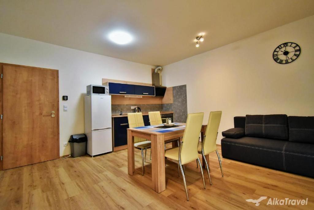 Moderni Apartman Horni Marsov - By Alka المظهر الخارجي الصورة