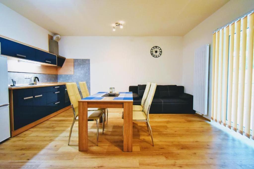 Moderni Apartman Horni Marsov - By Alka المظهر الخارجي الصورة